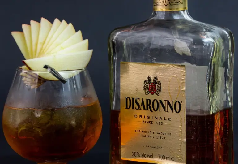 what is amaretto liqueur